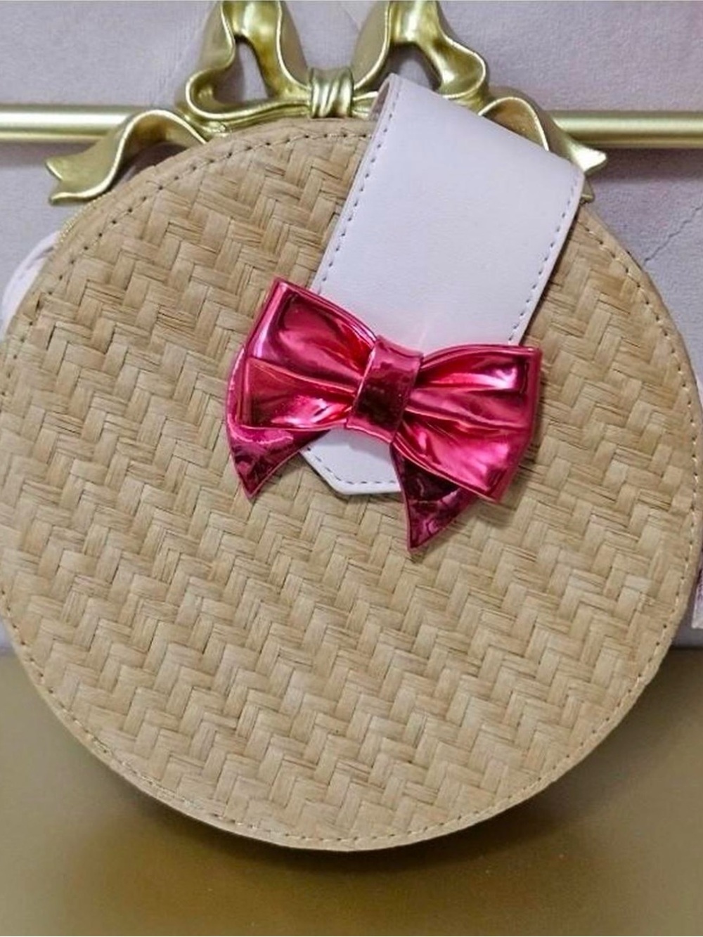 Juicy Couture Natural Straw Round Crossbody with Metallic Pink Bow (Unique)